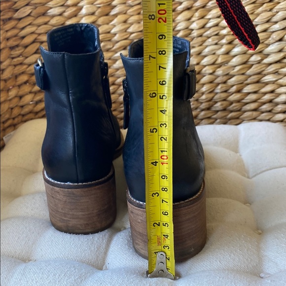 Cole Haan Black Soft Leather Ankle/Biker Block Heel Ankle Boots Sz 10 - Picture 5 of 12